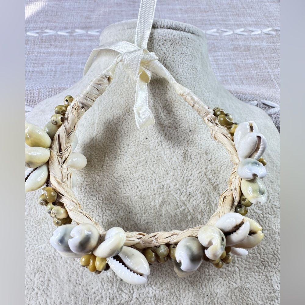 Vintage Raffia Shell Bracelet in Cream and Yellow
